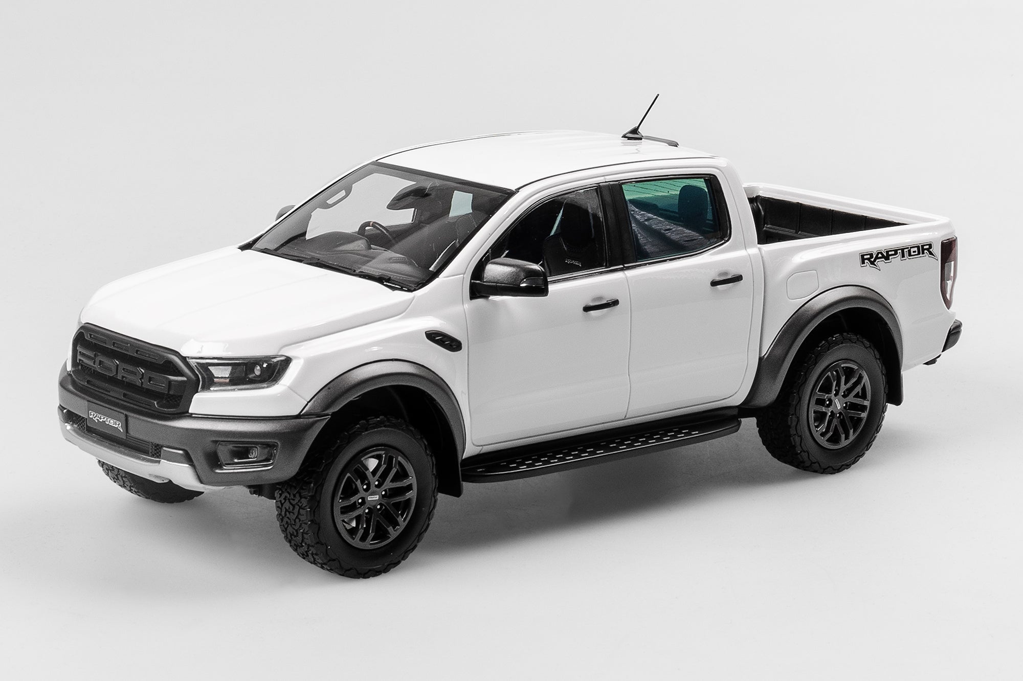 It's cold in here... The 1:18 Arctic White Ford Ranger Raptor Has Roll ...