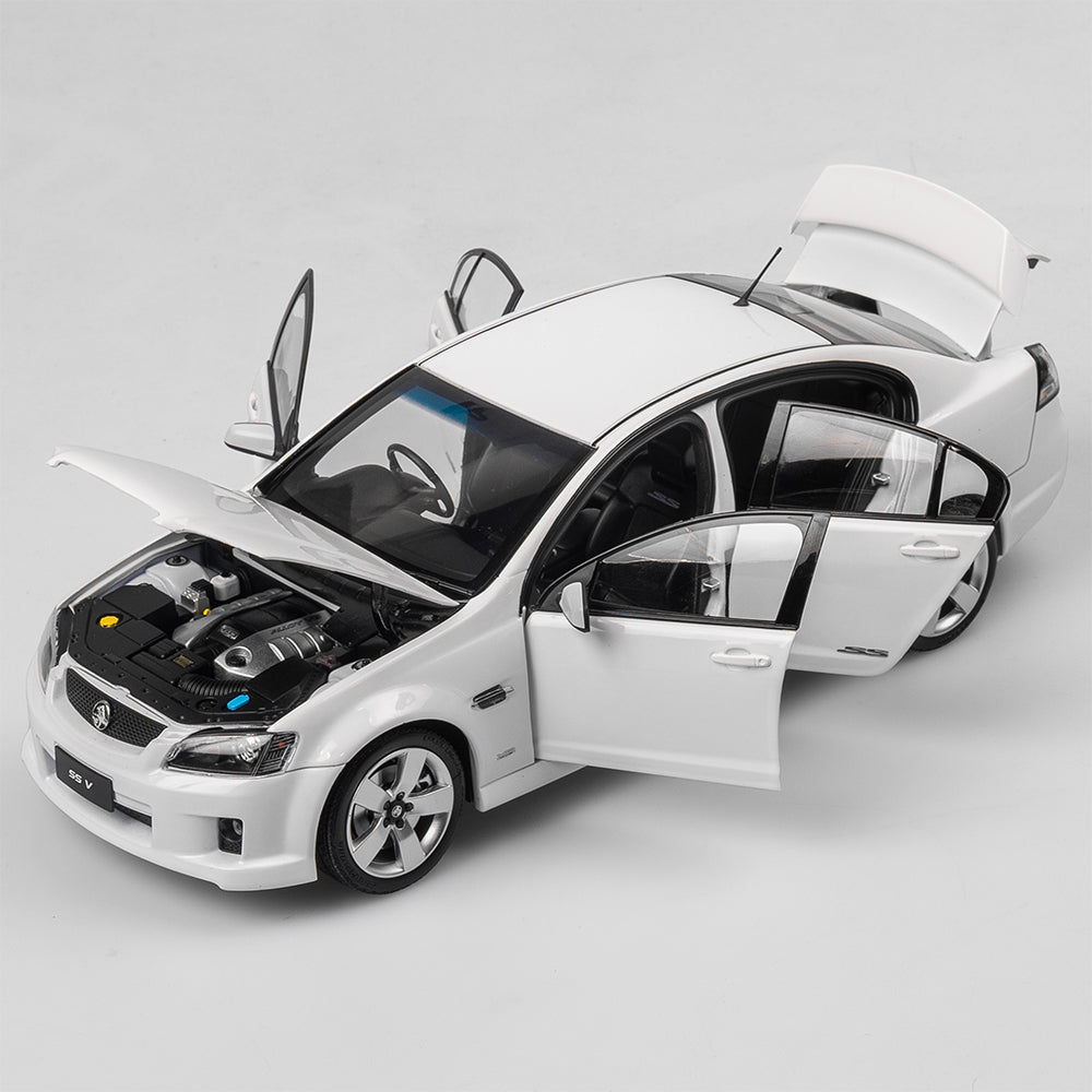 1:18 Holden VE Commodore SS V - Heron White