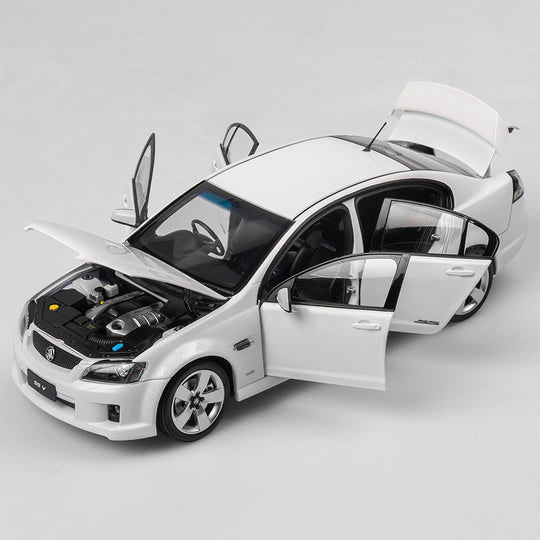 1:18 Holden VE Commodore SS V - Heron White