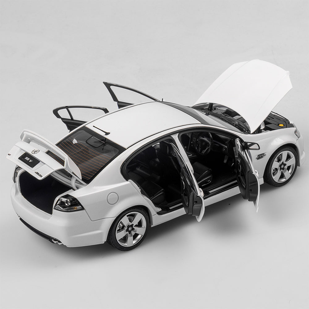 1:18 Holden VE Commodore SS V - Heron White