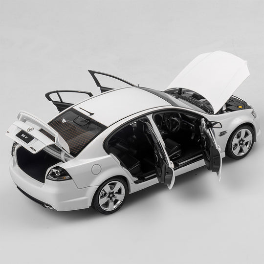1:18 Holden VE Commodore SS V - Heron White