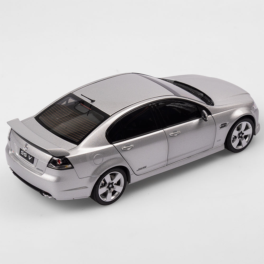 1:18 Holden VE Commodore SS V - Nickel Metallic