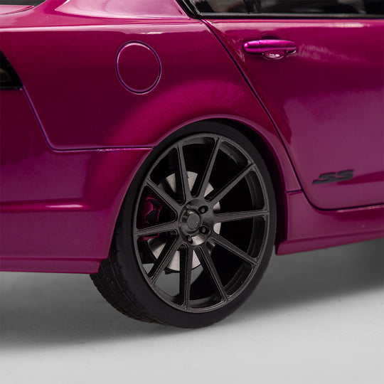 1:18 Holden VE Commodore SS V - ‘N3VERL8’ Street Custom