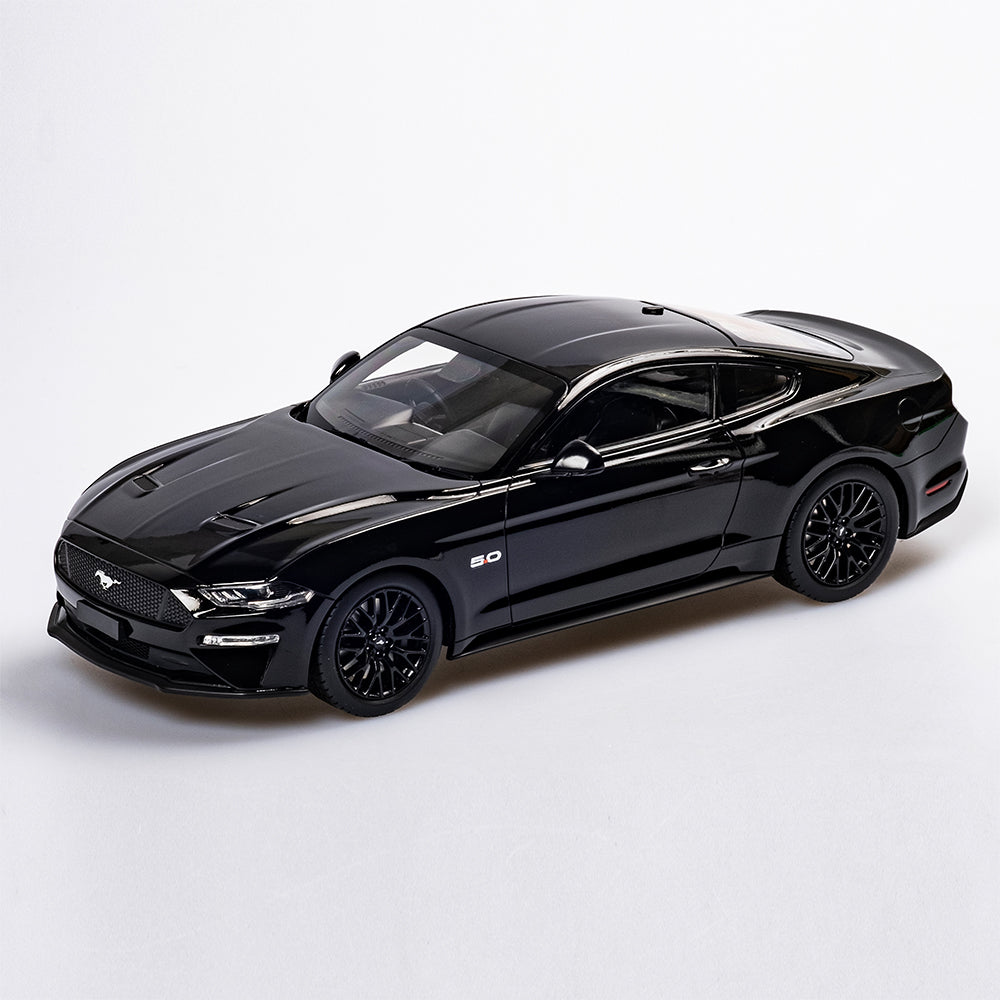 1:18 Ford Mustang GT Fastback - Shadow Black